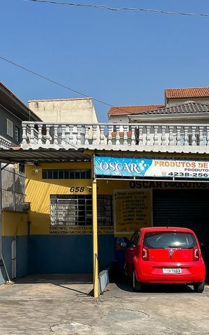 Casa à venda com 259m², 2 quartos e 3 vagasFachada + plaquinha