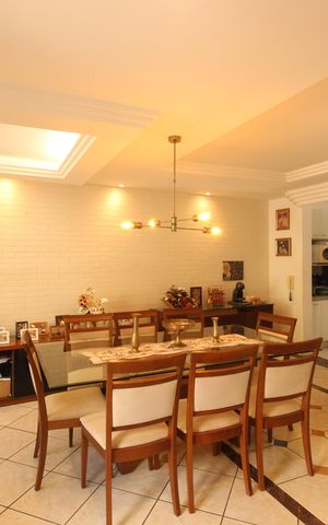 Casa à venda com 268m², 4 quartos e 4 vagasSala