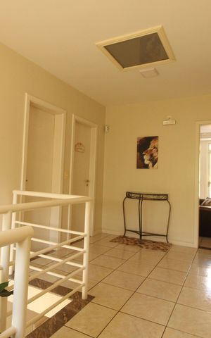 Casa à venda com 268m², 4 quartos e 4 vagasCorredor