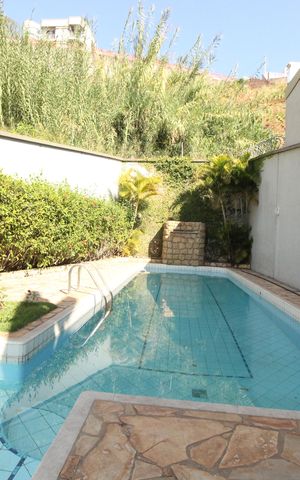 Casa à venda com 268m², 4 quartos e 4 vagasPiscina