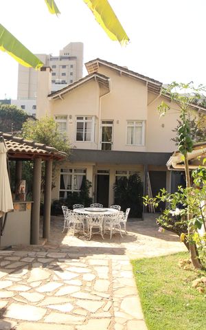 Casa à venda com 268m², 4 quartos e 4 vagasQuintal