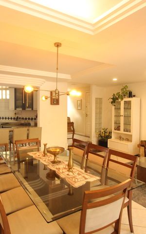 Casa à venda com 268m², 4 quartos e 4 vagasSala