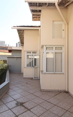 Casa à venda com 268m², 4 quartos e 4 vagasVaranda