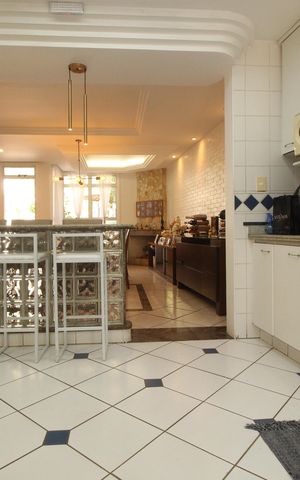 Casa à venda com 268m², 4 quartos e 4 vagasCozinha