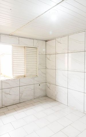 Casa à venda com 315m², 5 quartos e 4 vagas Casa à venda com 315m², 5 quartos e 4 vagasQuarto e banheiro de serviço