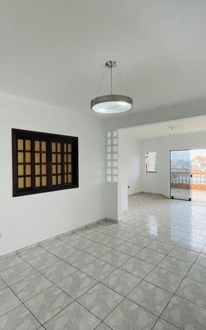 Casa à venda com 172m², 4 quartos e 2 vagas Casa à venda com 172m², 4 quartos e 2 vagasSala