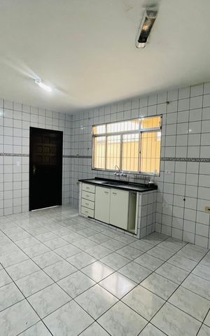 Casa à venda com 172m², 4 quartos e 2 vagas Casa à venda com 172m², 4 quartos e 2 vagasCozinha