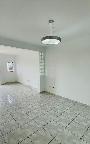 Casa à venda com 172m², 4 quartos e 2 vagas Casa à venda com 172m², 4 quartos e 2 vagasSala