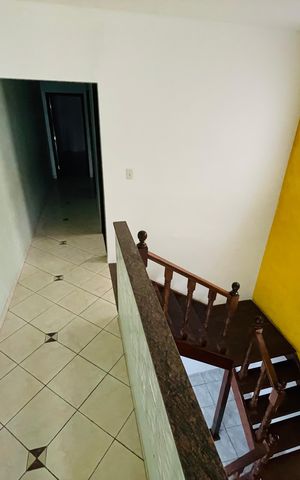 Casa à venda com 172m², 4 quartos e 2 vagas Casa à venda com 172m², 4 quartos e 2 vagasCorredor interno