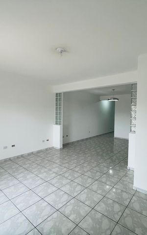 Casa à venda com 172m², 4 quartos e 2 vagas Casa à venda com 172m², 4 quartos e 2 vagasSala