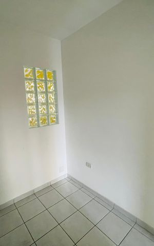 Casa à venda com 172m², 4 quartos e 2 vagas Casa à venda com 172m², 4 quartos e 2 vagasCloset Suíte