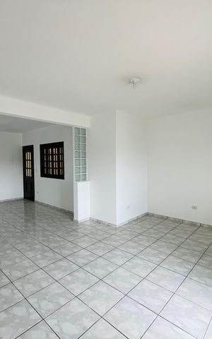 Casa à venda com 172m², 4 quartos e 2 vagas Casa à venda com 172m², 4 quartos e 2 vagasSala
