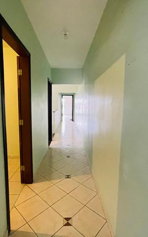 Casa à venda com 172m², 4 quartos e 2 vagas Casa à venda com 172m², 4 quartos e 2 vagasCorredor interno