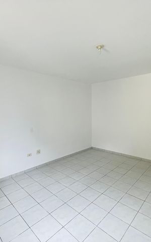Casa à venda com 172m², 4 quartos e 2 vagas Casa à venda com 172m², 4 quartos e 2 vagasQuarto 2
