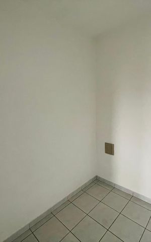 Casa à venda com 172m², 4 quartos e 2 vagas Casa à venda com 172m², 4 quartos e 2 vagasCloset Suíte