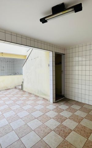 Casa à venda com 172m², 4 quartos e 2 vagas Casa à venda com 172m², 4 quartos e 2 vagasQuintal