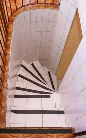 Casa à venda com 147m², 5 quartos e 3 vagasEscada