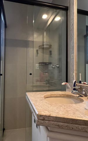 Apartamento à venda com 237m², 4 quartos e 5 vagasBanheiro da Suíte 3