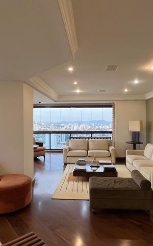 Apartamento à venda com 237m², 4 quartos e 5 vagasSala