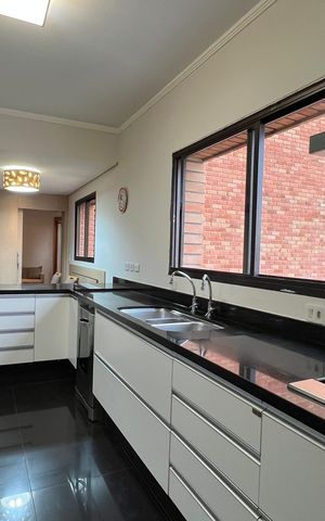Apartamento à venda com 237m², 4 quartos e 5 vagasCozinha
