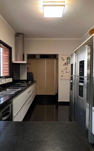 Apartamento à venda com 237m², 4 quartos e 5 vagasCozinha