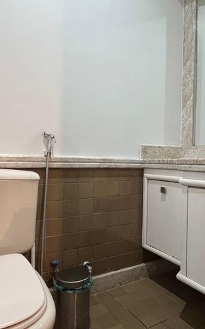 Apartamento à venda com 237m², 4 quartos e 5 vagasBanheiro da Suíte 2