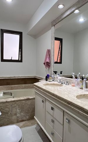 Apartamento à venda com 237m², 4 quartos e 5 vagasBanheiro da Suíte 4