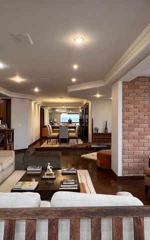 Apartamento à venda com 237m², 4 quartos e 5 vagasSala