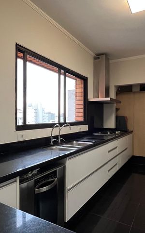 Apartamento à venda com 237m², 4 quartos e 5 vagasCozinha