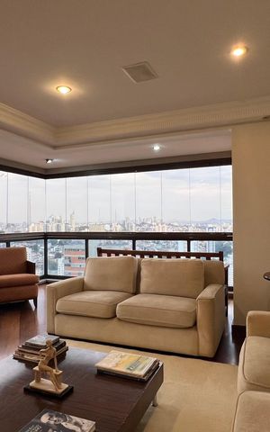Apartamento à venda com 237m², 4 quartos e 5 vagasSala