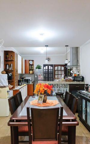 Casa à venda com 304m², 3 quartos e 4 vagasCopa