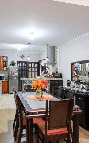 Casa à venda com 304m², 3 quartos e 4 vagasCopa