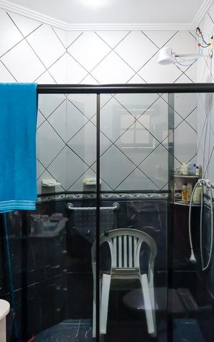 Casa à venda com 304m², 3 quartos e 4 vagasBanheiro da suíte 1