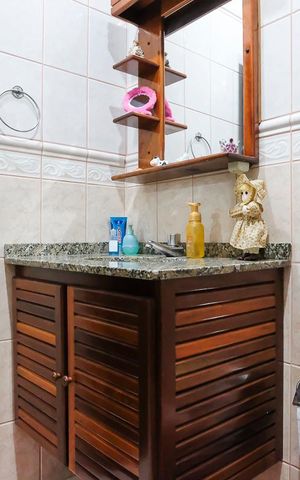 Casa à venda com 304m², 3 quartos e 4 vagasBanheiro da suíte 3