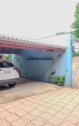 Casa à venda com 304m², 3 quartos e 4 vagasQuintal e garagem