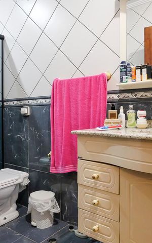 Casa à venda com 304m², 3 quartos e 4 vagasBanheiro da suíte 1