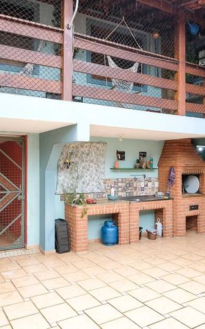Casa à venda com 304m², 3 quartos e 4 vagasQuintal e garagem