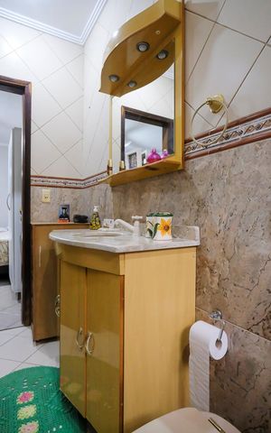 Casa à venda com 304m², 3 quartos e 4 vagasBanheiro da suíte 2