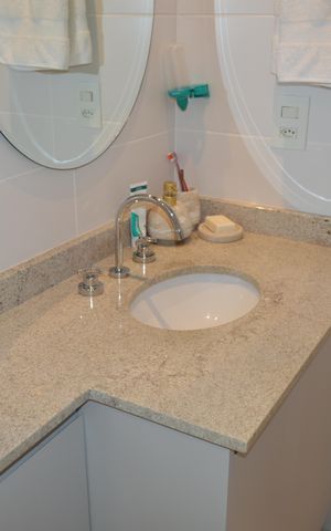 Apartamento à venda com 105m², 2 quartos e 2 vagasBanheiro da Suíte 1