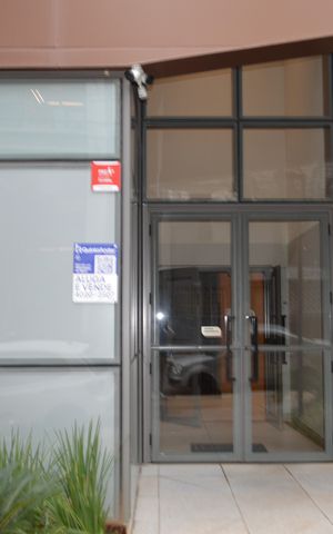 Apartamento à venda com 105m², 2 quartos e 2 vagasFachada + Plaquinha