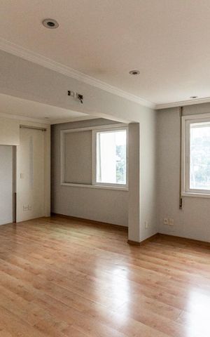 Apartamento à venda com 200m², 3 quartos e 2 vagas Apartamento à venda com 200m², 3 quartos e 2 vagasSuíte