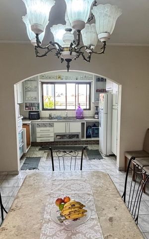 Casa à venda com 250m², 3 quartos e 6 vagas Casa à venda com 250m², 3 quartos e 6 vagasCopa