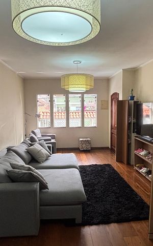 Casa à venda com 250m², 3 quartos e 6 vagas Casa à venda com 250m², 3 quartos e 6 vagasSala