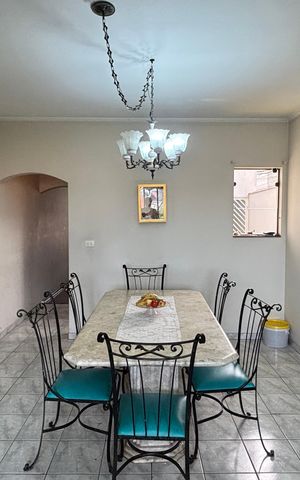 Casa à venda com 250m², 3 quartos e 6 vagas Casa à venda com 250m², 3 quartos e 6 vagasCopa