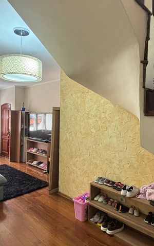 Casa à venda com 250m², 3 quartos e 6 vagas Casa à venda com 250m², 3 quartos e 6 vagasSala
