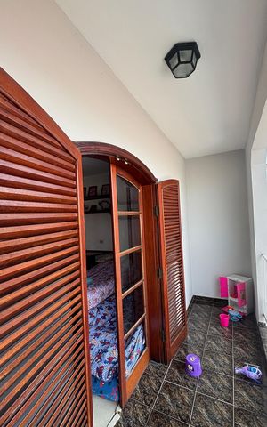 Casa à venda com 250m², 3 quartos e 6 vagas Casa à venda com 250m², 3 quartos e 6 vagasQuarto 2 Varanda
