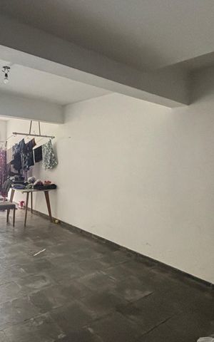 Casa à venda com 250m², 3 quartos e 6 vagas Casa à venda com 250m², 3 quartos e 6 vagasGaragem - Quintal