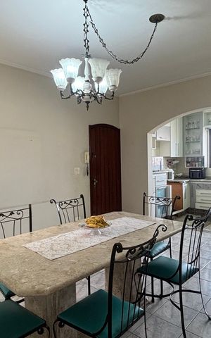 Casa à venda com 250m², 3 quartos e 6 vagas Casa à venda com 250m², 3 quartos e 6 vagasCopa