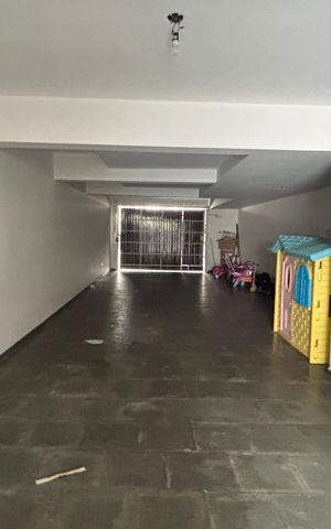 Casa à venda com 250m², 3 quartos e 6 vagas Casa à venda com 250m², 3 quartos e 6 vagasGaragem - Quintal