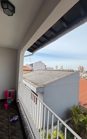 Casa à venda com 250m², 3 quartos e 6 vagas Casa à venda com 250m², 3 quartos e 6 vagasQuarto 2 Varanda